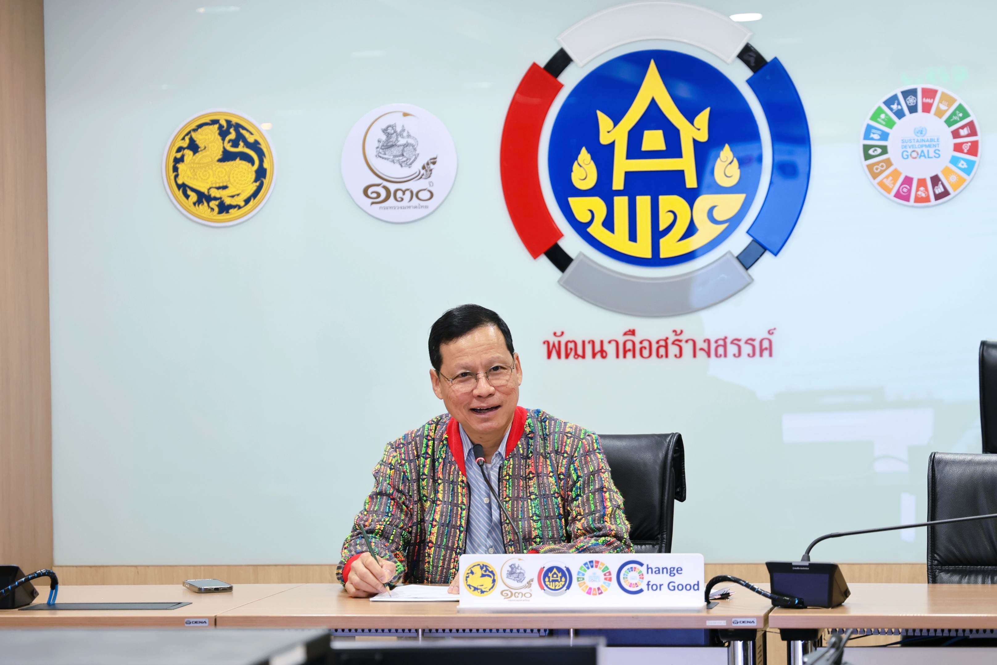 สล.พช. จัดประชุมขับเคลื่อนการปฏิบัติงานประจำเดือน สำนักงานเลขานุการกรม ครั้งที่ 4 /2568