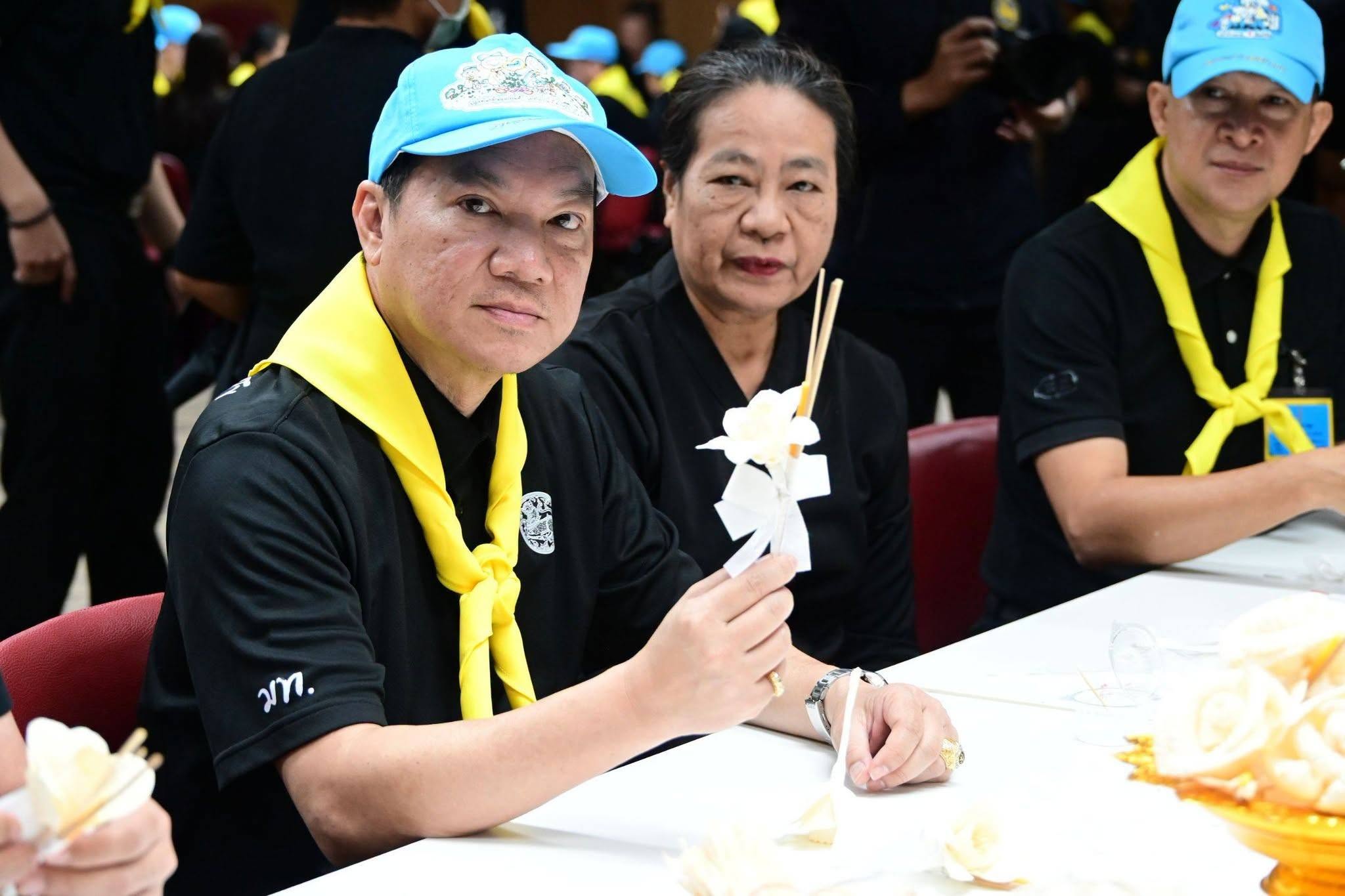 สำนักงานเลขานุการกรม กรมการพัฒนาชุมชน ร่วมกิจกรรมจิตอาสาประดิษฐ์ดอกไม้จันทน์เนื่องในวันคล้ายวันสวรรคต สมเด็จพระนางเจ้าสิริกิติ์ พระบรมราชินีนาถ พระบรมราชชนนีพันปีหลวง 24 ต.ค. 2569 ของกระทรวงมหาดไทย